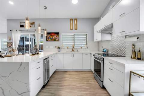 10048 SW 221st St, Cutler Bay FL - photo 11 of 32