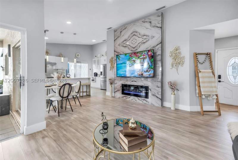 3 bedroom SingleFamilyResidence at 10048 SW 221st St, Lakes By The Bay Sec 3, Cutler Bay — photo 5