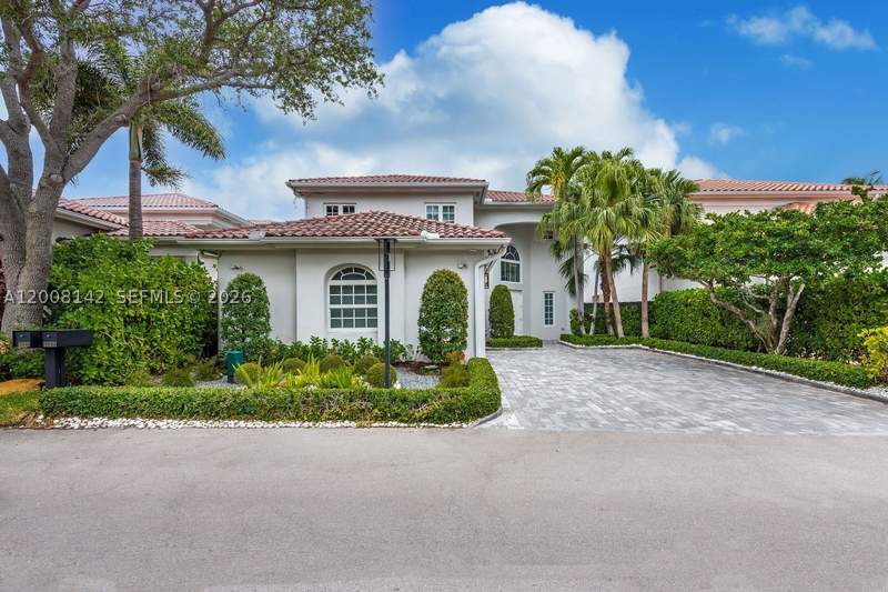 4 bedroom SingleFamilyResidence at 3949 194th Ln, Golden Gate Estates & Mar, Sunny Isles Beach — photo 3
