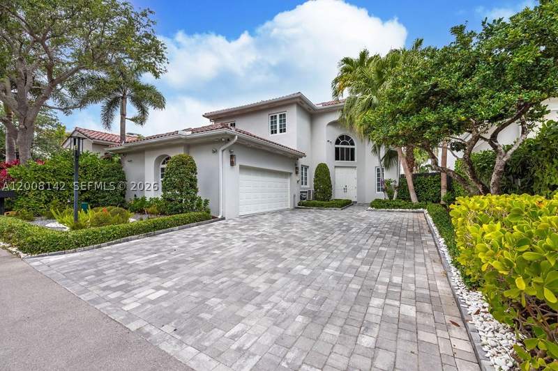 4 bedroom SingleFamilyResidence at 3949 194th Ln, Golden Gate Estates & Mar, Sunny Isles Beach — photo 4