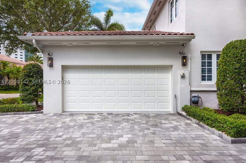 4 bedroom SingleFamilyResidence at 3949 194th Ln, Golden Gate Estates & Mar, Sunny Isles Beach — photo 5