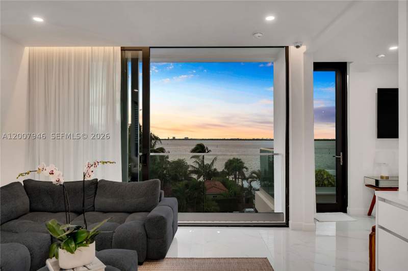 3 bedroom SingleFamilyResidence at 11 Century Ln, Belle Isle Villas, Miami Beach — photo 4