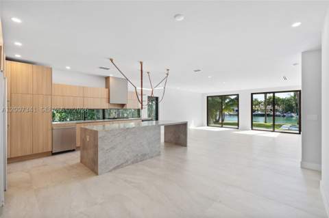 550 S Shore Dr, Miami Beach FL - photo 17 of 38