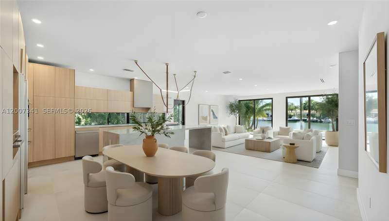 4 bedroom SingleFamilyResidence at 550 S Shore Dr, Normandy Golf Course Sub, Miami Beach — photo 5