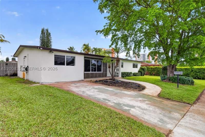 4 bedroom SingleFamilyResidence at 1155 NE 184th St, Lake Park Manor Replat, Miami — photo 3