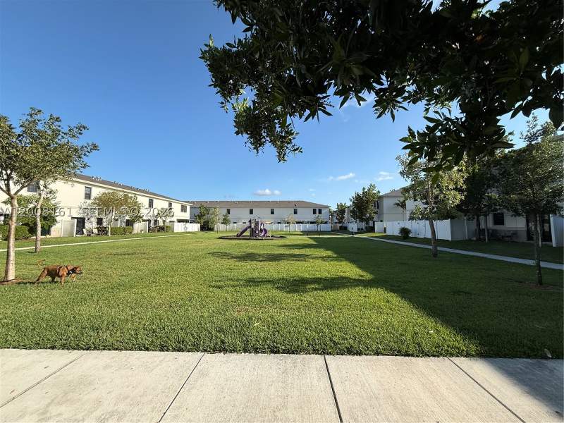 3 bedroom Townhouse at 731 SW 11th St, Regal Palm Subdivision, Florida City — photo 3