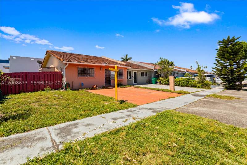 3 bedroom SingleFamilyResidence at 8800 NW 118th St, Biltmore Manor Sec 1, Hialeah Gardens — photo 2