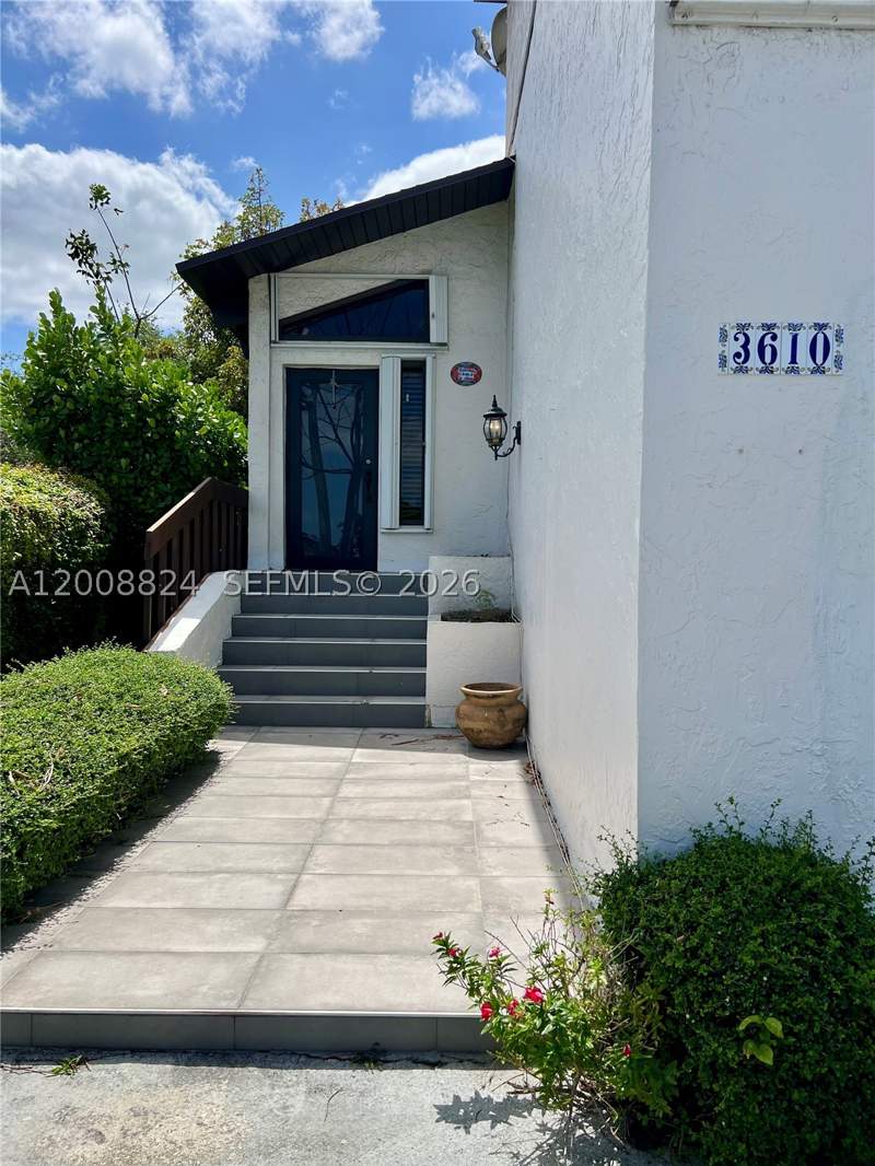 4 bedroom SingleFamilyResidence at 3610 SW 113th Pl, Los Paseos, Miami — photo 2