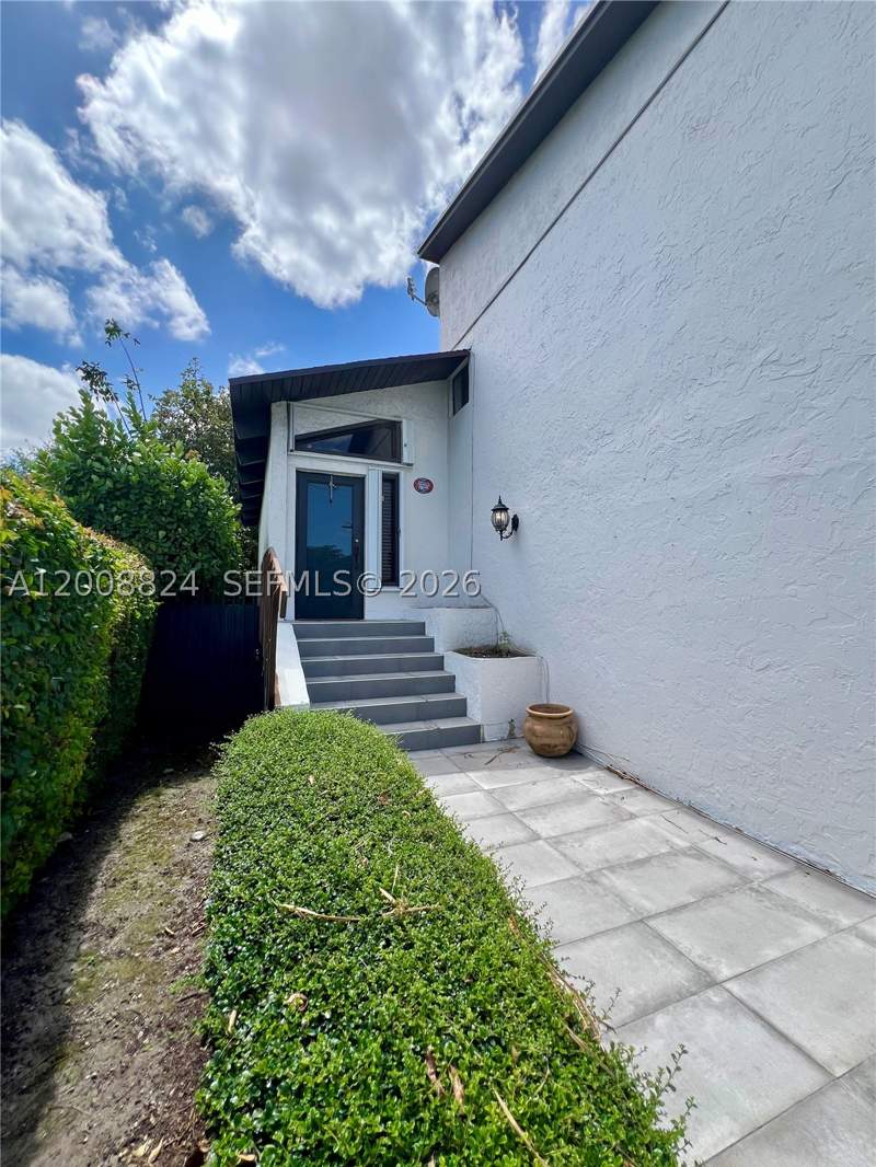 4 bedroom SingleFamilyResidence at 3610 SW 113th Pl, Los Paseos, Miami — photo 3