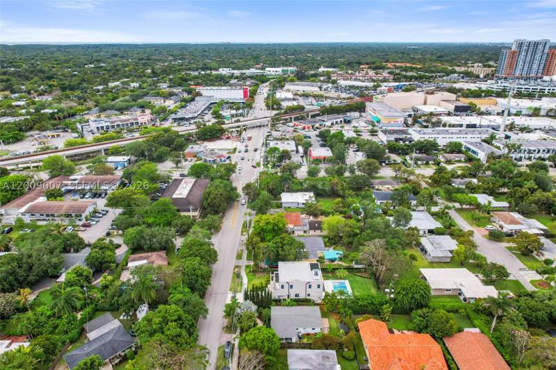 2 bedroom SingleFamilyResidence at 7840 SW 67th Ave, West Larkin Park, South Miami — photo 2