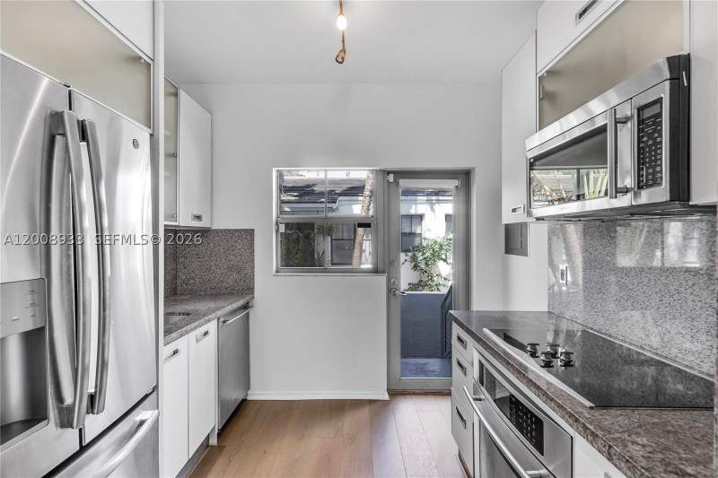 2 bedroom Condominium at 1600 Michigan Ave 2, Michigan Place Condo, Miami Beach — photo 5