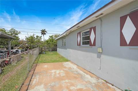 1762 NW 8th Ave, Homestead FL - photo 7 of 24