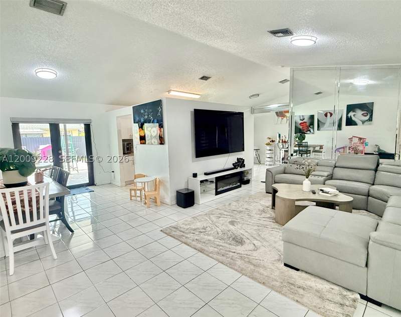 3 bedroom SingleFamilyResidence at 11216 SW 166th Ter, Lazarus On Richmond, Miami — photo 2