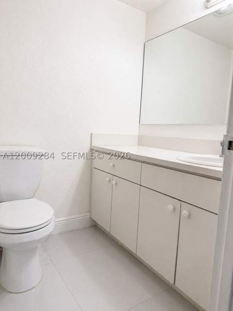 1300 W 47th Pl 218A, Hialeah FL - photo 15 of 19
