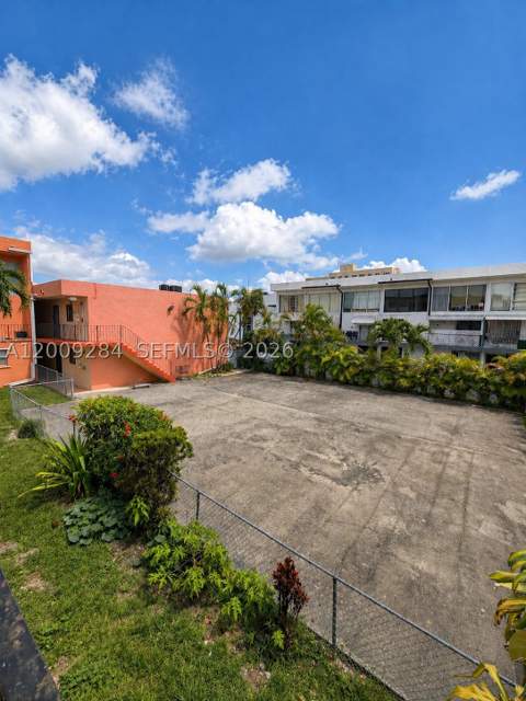 1300 W 47th Pl 218A, Hialeah FL - photo 18 of 19
