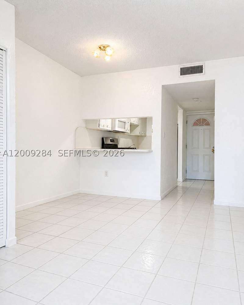 1 bedroom Condominium at 1300 W 47th Pl 218A, Bella Villas Condo, Hialeah — photo 4