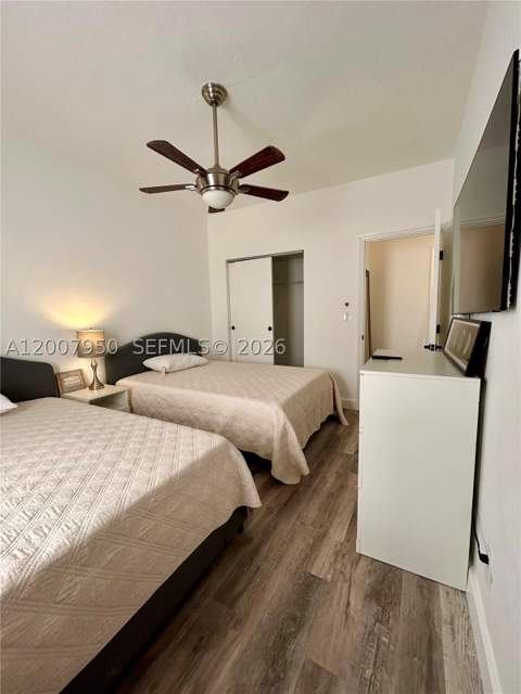 215 30th St 17, Miami Beach FL - photo 6 of 8