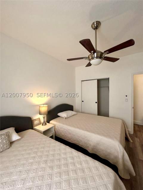 215 30th St 17, Miami Beach FL - photo 7 of 8