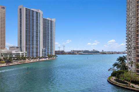465 Brickell Ave 701, Miami FL - photo 22 of 78