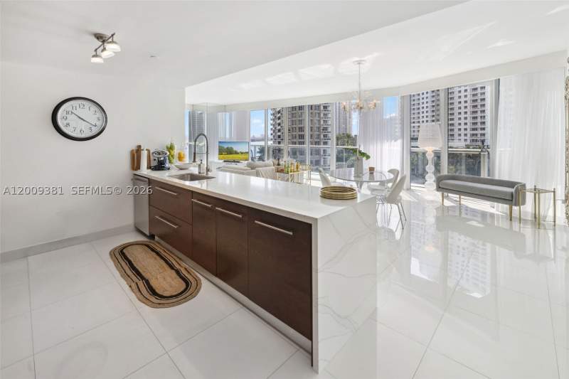 3 bedroom Condominium at 465 Brickell Ave 701, Iconbrickell Condo No 1, Miami — photo 3