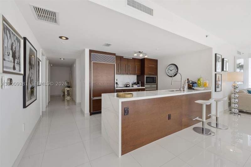 3 bedroom Condominium at 465 Brickell Ave 701, Iconbrickell Condo No 1, Miami — photo 4