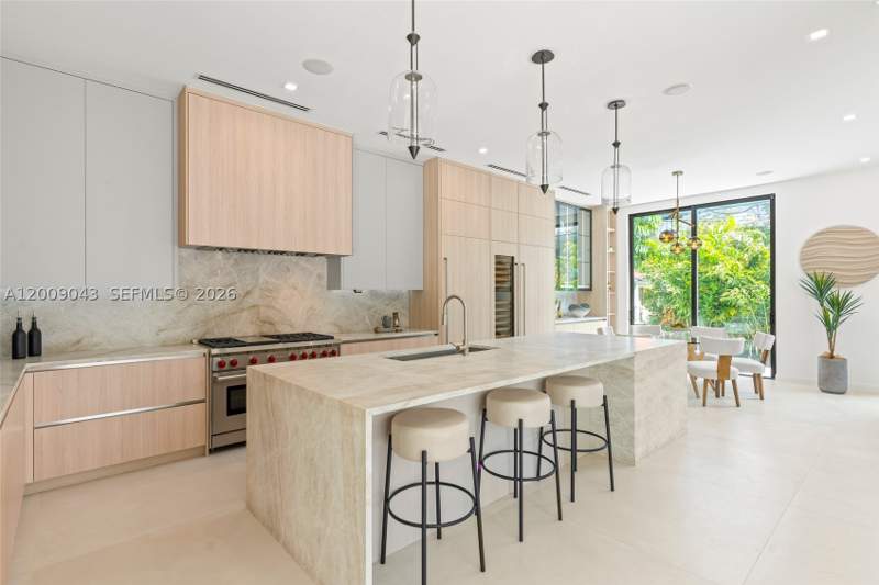 5 bedroom SingleFamilyResidence at 730 Zamora Ave, Coral Estates, Coral Gables — photo 2