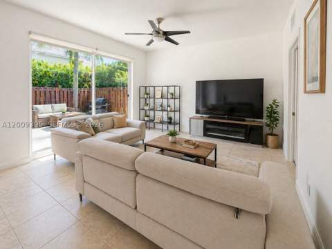 11028 NW 87th Ln, Doral FL - photo 8 of 16