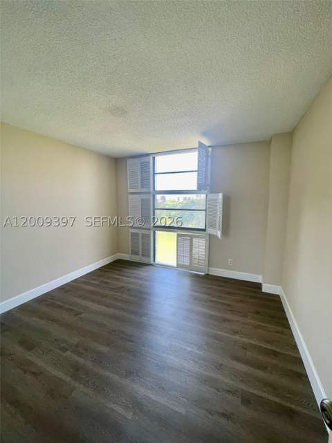 20400 W Country Club Dr 608, Aventura FL - photo 12 of 18