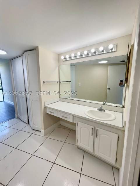 20400 W Country Club Dr 608, Aventura FL - photo 8 of 18