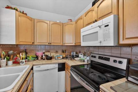 1171 NE 182nd St, North Miami Beach FL - photo 10 of 26