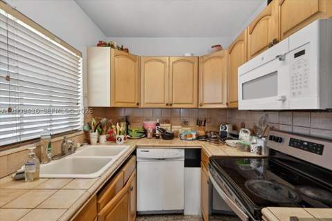 1171 NE 182nd St, North Miami Beach FL - photo 12 of 26
