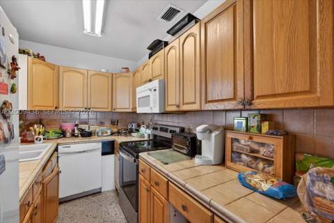 1171 NE 182nd St, North Miami Beach FL - photo 14 of 26