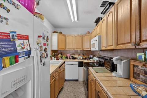 1171 NE 182nd St, North Miami Beach FL - photo 15 of 26