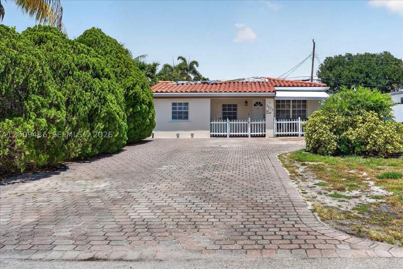 4 bedroom SingleFamilyResidence at 1171 NE 182nd St, Fulford By The Sea Rev Pl, North Miami Beach — photo 2