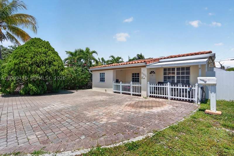 4 bedroom SingleFamilyResidence at 1171 NE 182nd St, Fulford By The Sea Rev Pl, North Miami Beach — photo 4