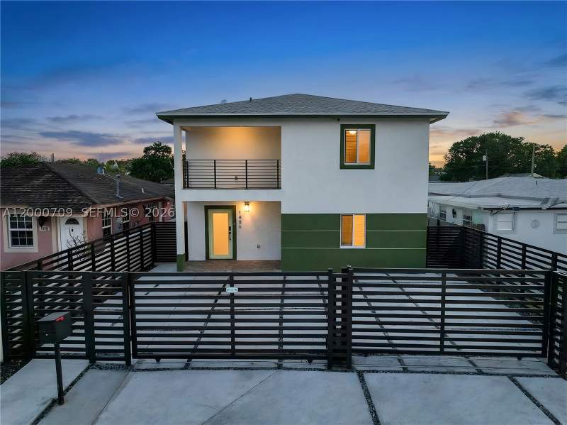 4 bedroom SingleFamilyResidence at 1886 NW 68th St, Liberty City, Miami — photo 2