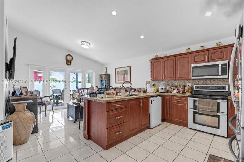4 bedroom SingleFamilyResidence at 14240 SW 171st St, Maralex Homes, Miami — photo 3