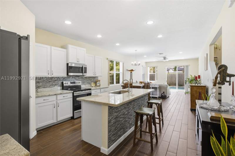 5 bedroom SingleFamilyResidence at 27603 SW 133rd Ave, A.H. At Turnpike South Fi, Homestead — photo 4