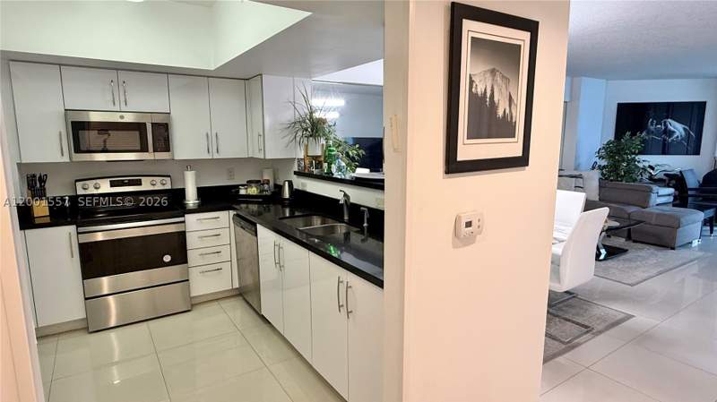 1 bedroom Condominium at 17375 Collins Ave 1006, Ocean Point Beach Club Co, Sunny Isles Beach — photo 5