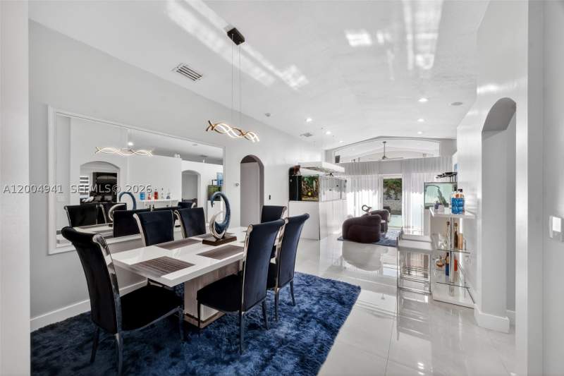 3 bedroom SingleFamilyResidence at 14471 SW 136th Pl, Silver Lakes West Amend, Miami — photo 4