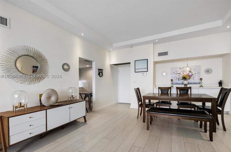 2 bedroom Condominium at 100 bayview dr Ph31, Arlen House East Condo, Sunny Isles Beach — photo 2