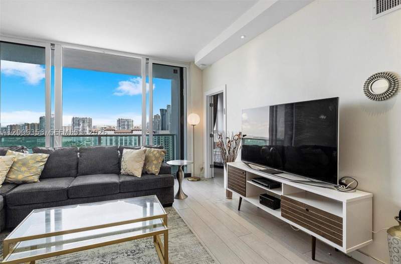 2 bedroom Condominium at 100 bayview dr Ph31, Arlen House East Condo, Sunny Isles Beach — photo 3