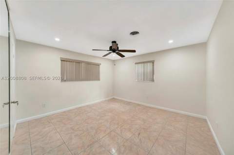 565 NE 160th St, Miami FL - photo 9 of 21