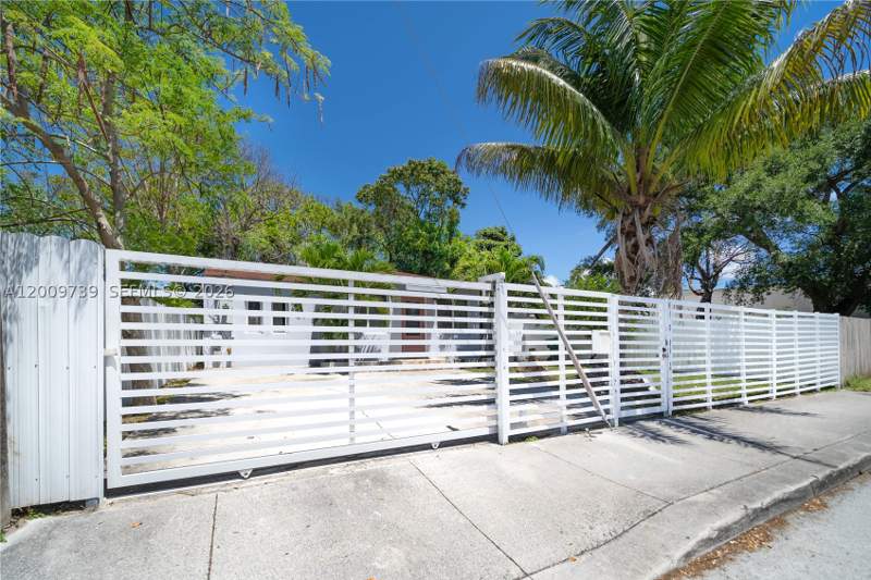 3 bedroom SingleFamilyResidence at 235 NW 59th St, College Park Addn, Miami — photo 3