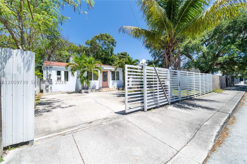 3 bedroom SingleFamilyResidence at 235 NW 59th St, College Park Addn, Miami — photo 4