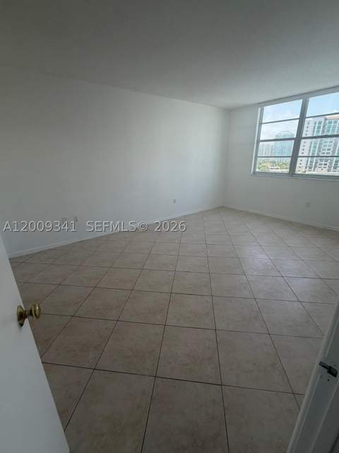 300 Bayview Dr 915, Sunny Isles Beach FL - photo 12 of 24