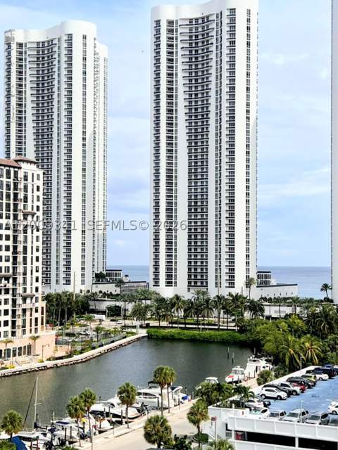 300 Bayview Dr 915, Sunny Isles Beach FL - photo 23 of 24