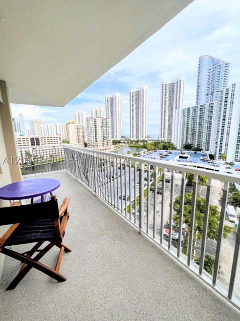 300 Bayview Dr 915, Sunny Isles Beach FL - photo 6 of 24