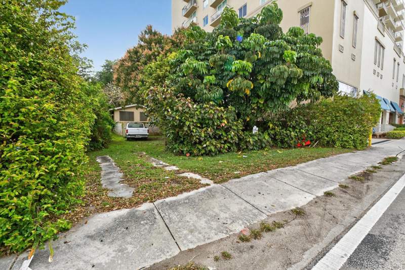 3 bedroom SingleFamilyResidence at 975 SW 37th Avenue, Englewood North, Miami — photo 2