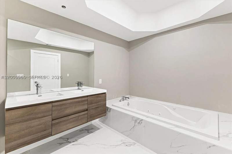 3 bedroom Condominium at 3900 Island Blvd B408, Mediterranean Village Con, Aventura — photo 4